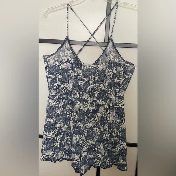 Xhilaration 100% Rayon Floral Romper With Adjustable Spaghetti Straps - Picture 3 of 3